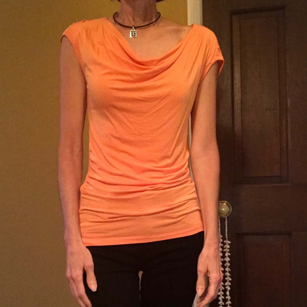 HOLD - ⬇️  2 FOR $ 10 / Neck NY & Co Top